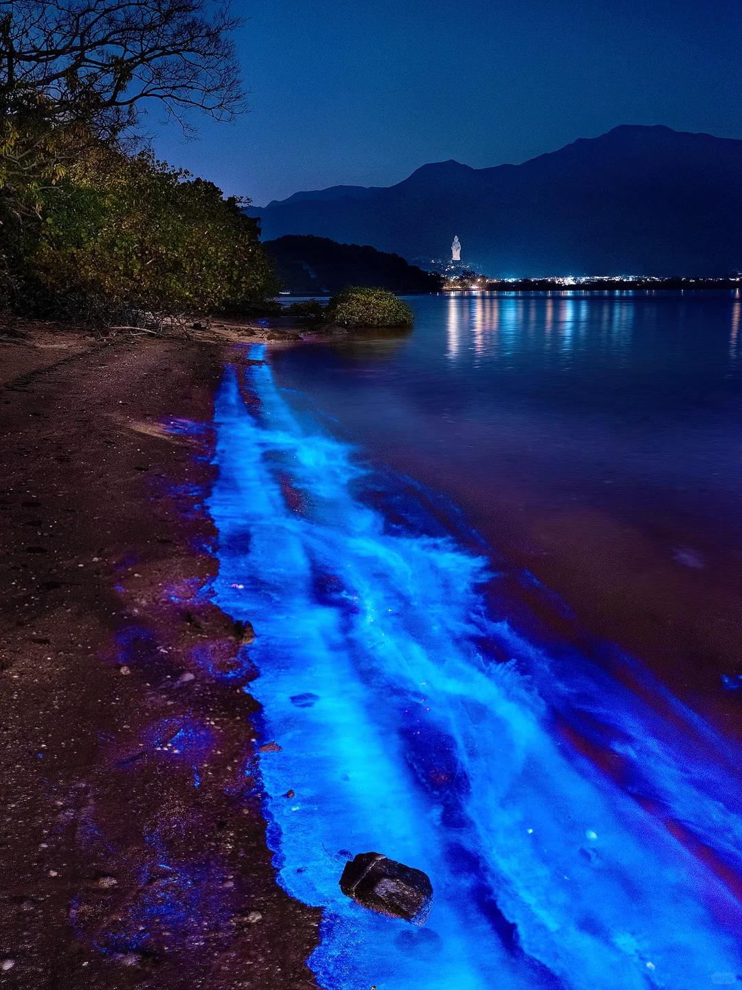 Hong kong-Hong Kong Ting Kau Beach?, see the luminous blue tears of the sea