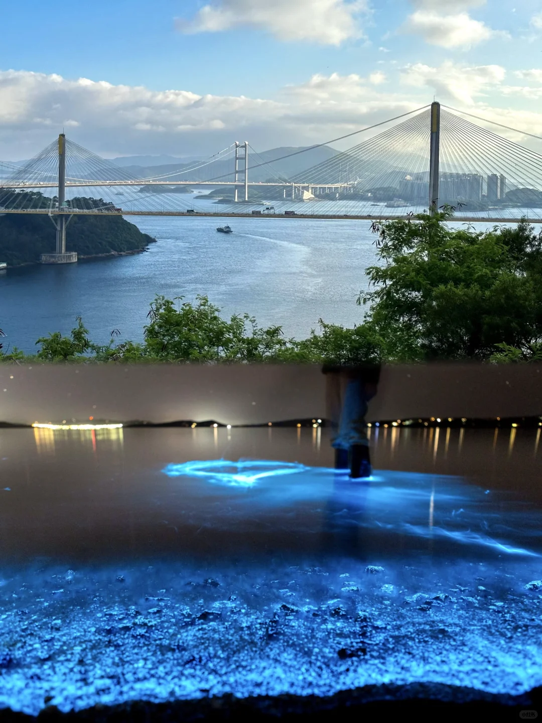 Hong kong-Hong Kong Ting Kau Beach?, see the luminous blue tears of the sea