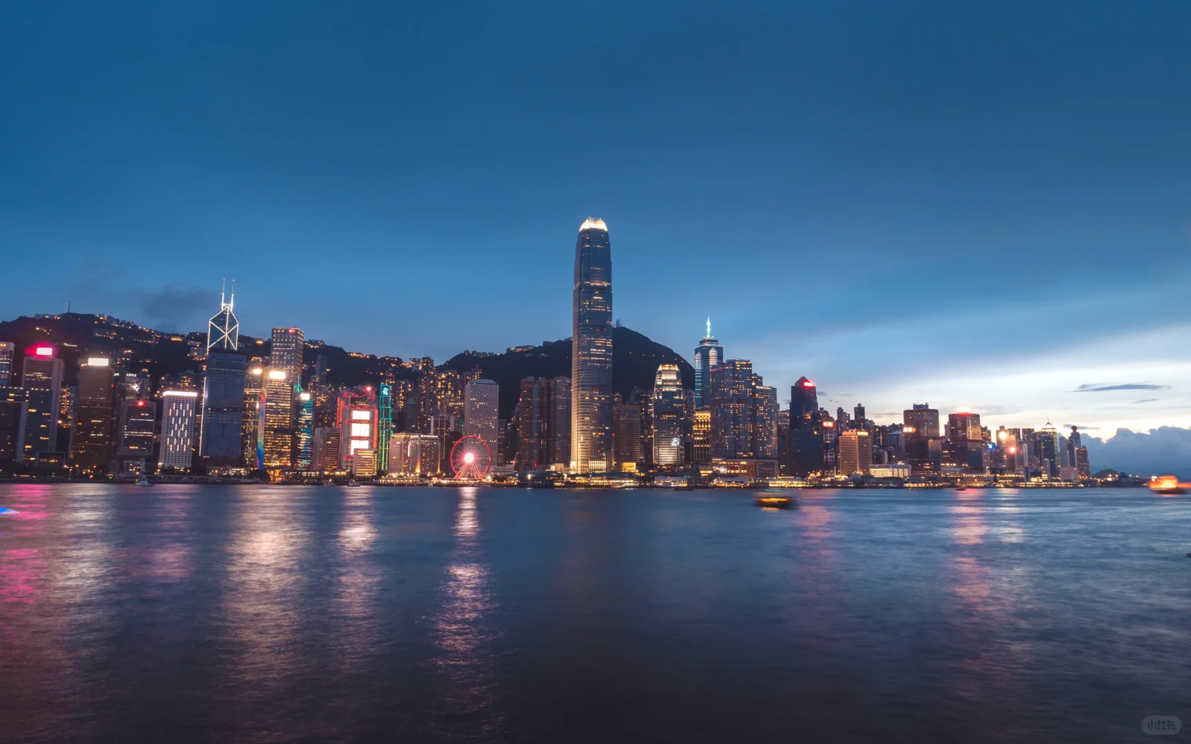 Hong kong-Hong Kong city night view, no one can resist the sunset over Victoria Harbor