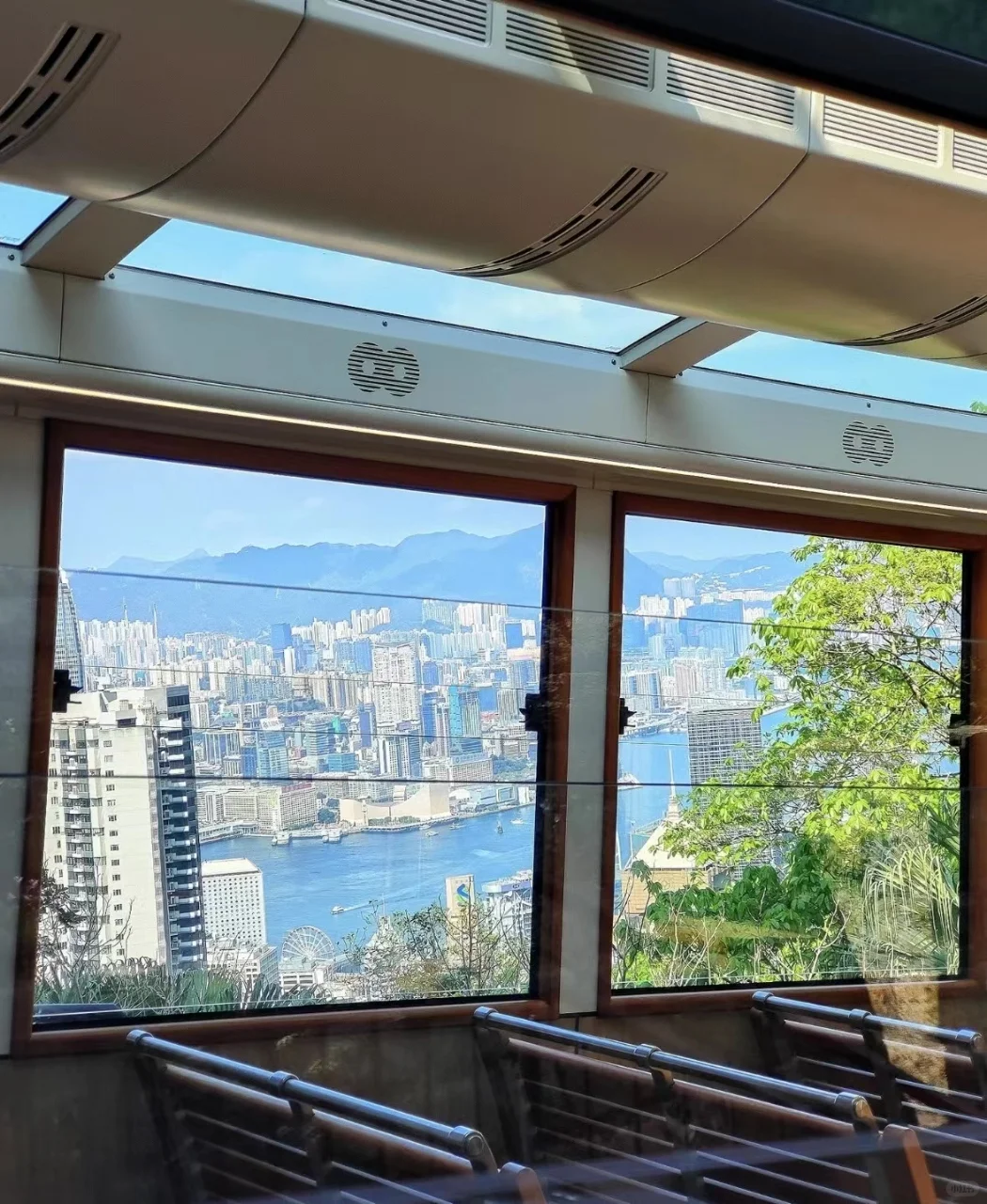 Hong kong-Travel in Hong Kong. Take the Victoria Peak Cable Car? and see the Sky Terrace