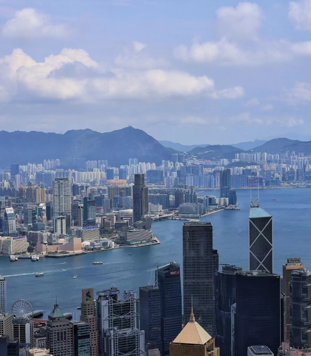 Hong kong-Travel in Hong Kong. Take the Victoria Peak Cable Car? and see the Sky Terrace