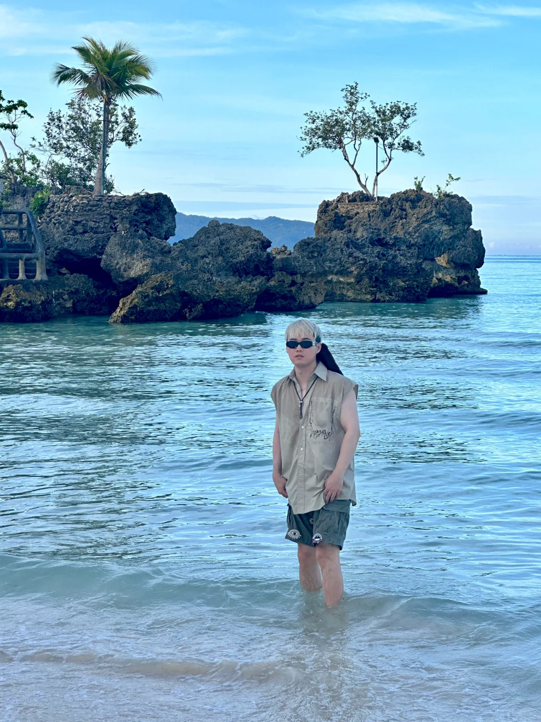 Boracay-Boracay Tuk Tuk Tour for 3 hours around the island?, hotel booking 2000 pesos charter
