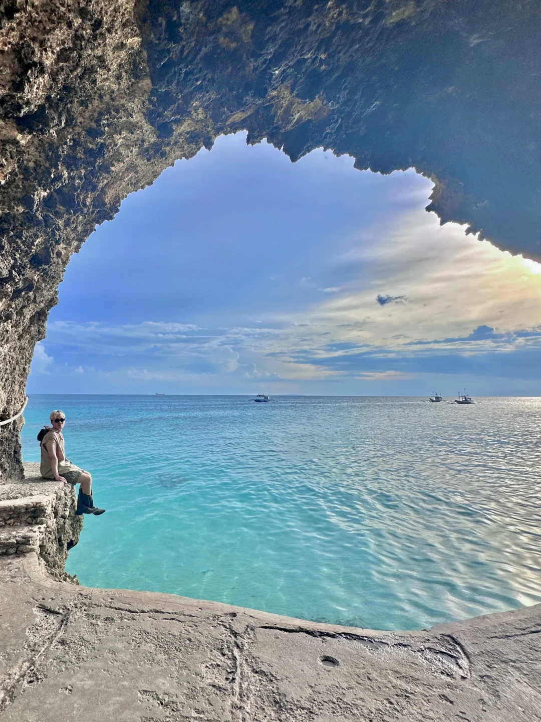 Boracay-Boracay Tuk Tuk Tour for 3 hours around the island?, hotel booking 2000 pesos charter
