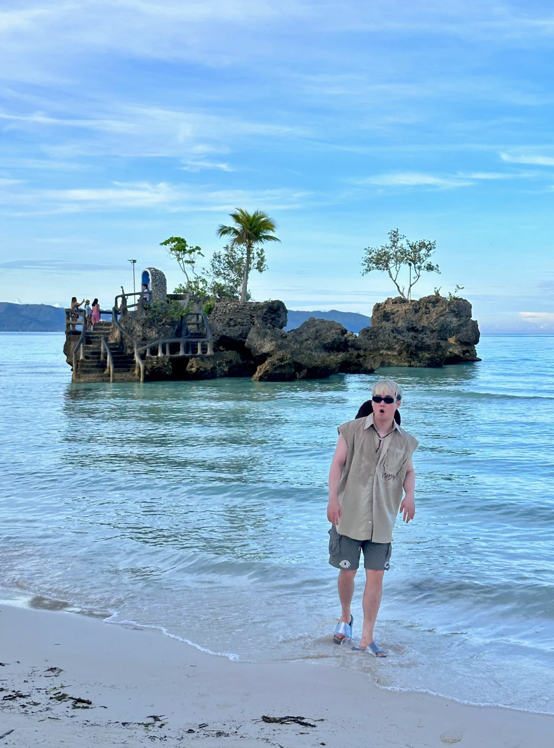 Boracay-Boracay Tuk Tuk Tour for 3 hours around the island?, hotel booking 2000 pesos charter