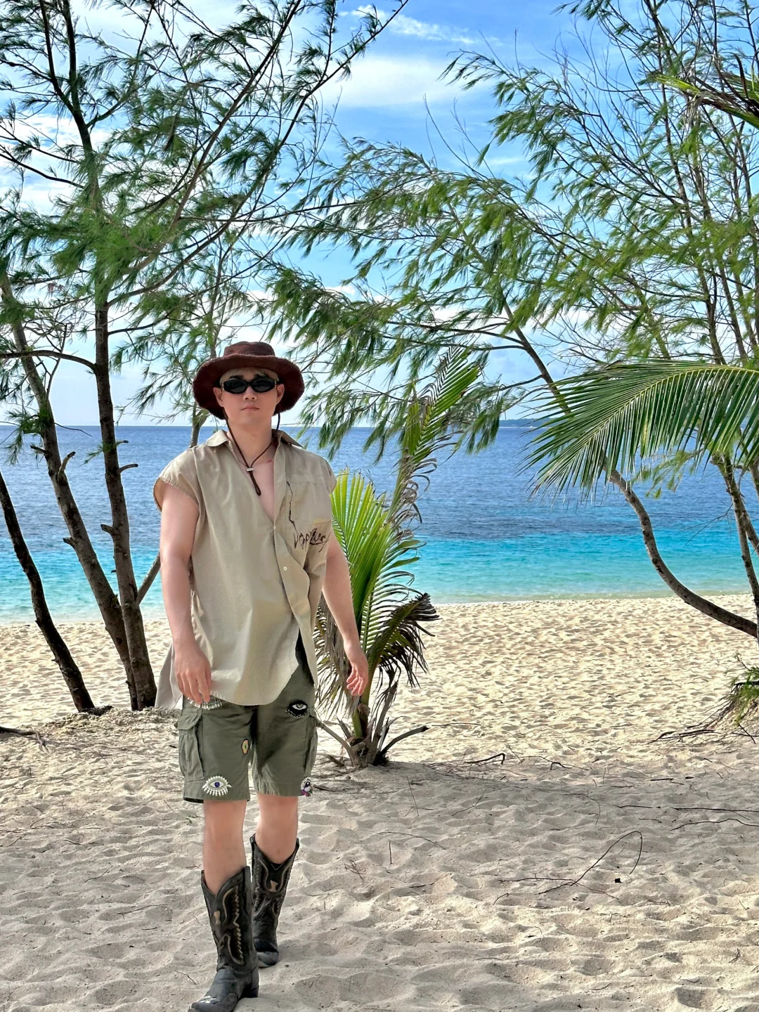 Boracay-Boracay Tuk Tuk Tour for 3 hours around the island?, hotel booking 2000 pesos charter