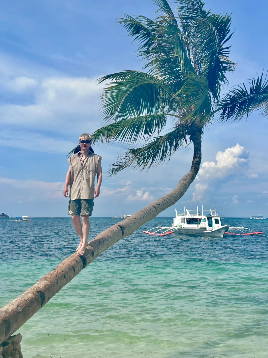 Boracay-Boracay Tuk Tuk Tour for 3 hours around the island?, hotel booking 2000 pesos charter