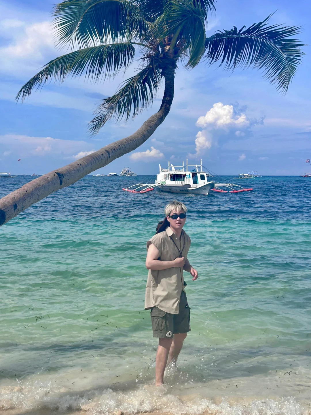 Boracay-Boracay Tuk Tuk Tour for 3 hours around the island?, hotel booking 2000 pesos charter