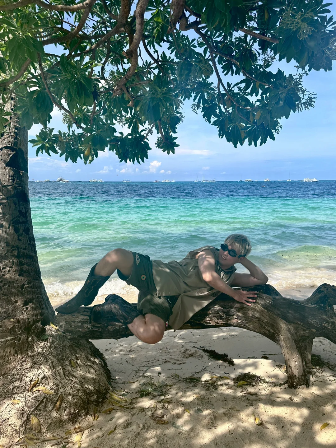 Boracay-Boracay Tuk Tuk Tour for 3 hours around the island?, hotel booking 2000 pesos charter