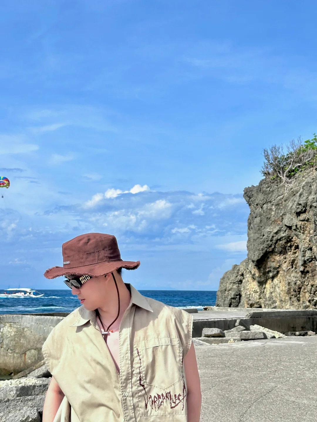 Boracay-Boracay Tuk Tuk Tour for 3 hours around the island?, hotel booking 2000 pesos charter