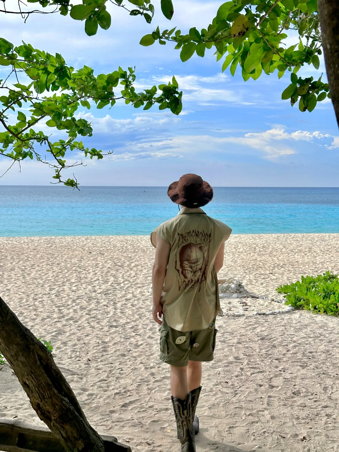 Boracay-Boracay Tuk Tuk Tour for 3 hours around the island?, hotel booking 2000 pesos charter