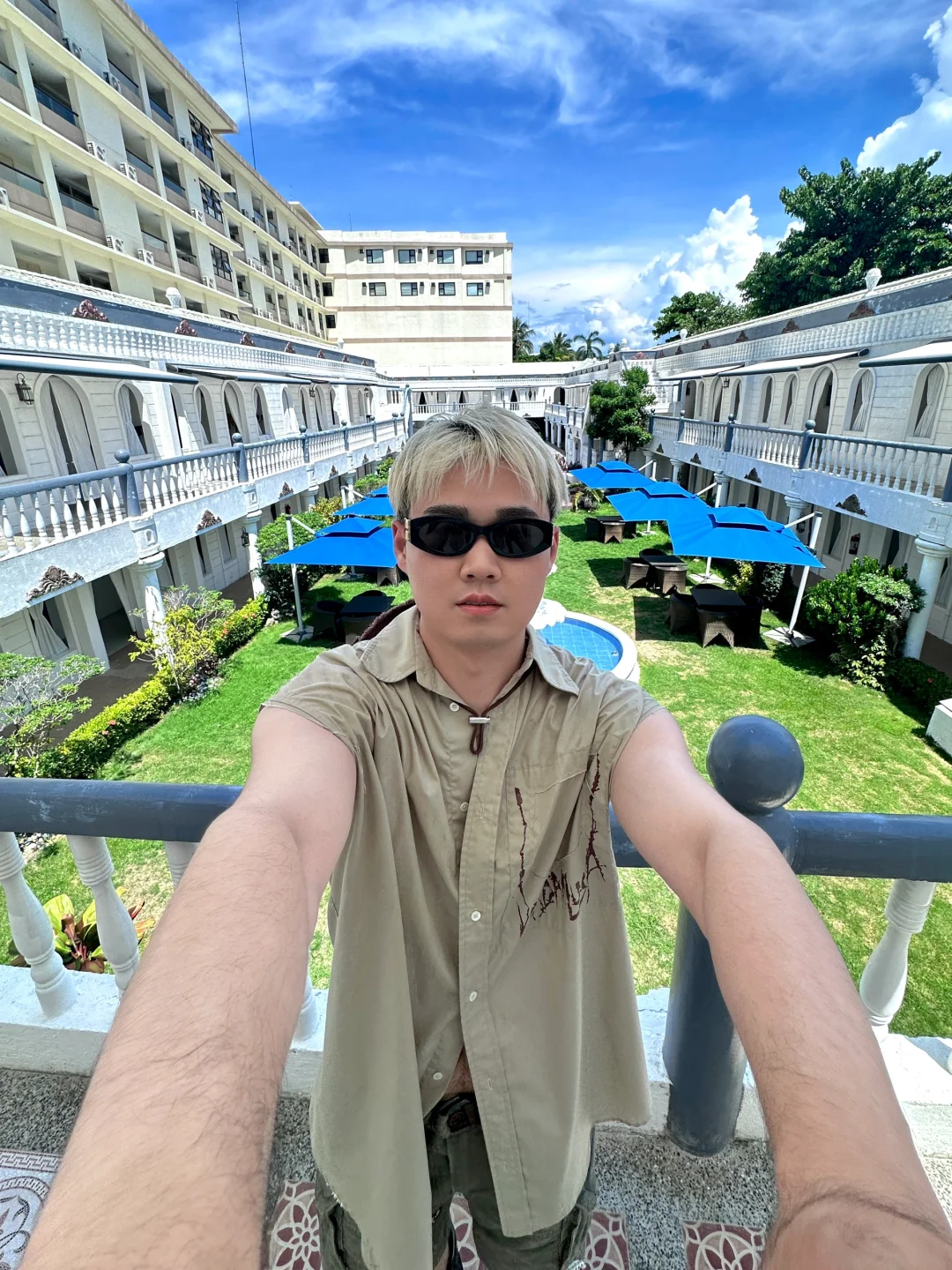 Boracay-Boracay Tuk Tuk Tour for 3 hours around the island?, hotel booking 2000 pesos charter