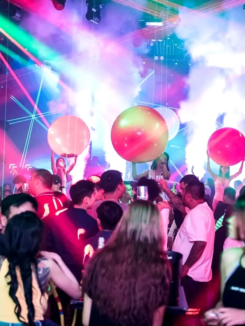 Pattaya-Pattaya Panda Bar ?, a gathering place for handsome men and beautiful women
