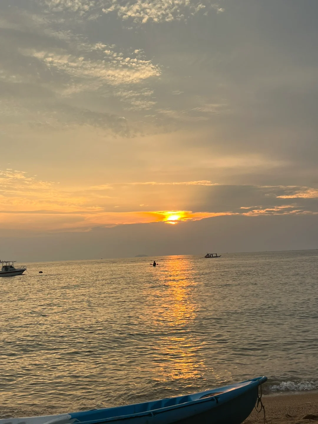 Pattaya-Tai Uan Seafood, Pattaya beachfront restaurant, great scenery and food