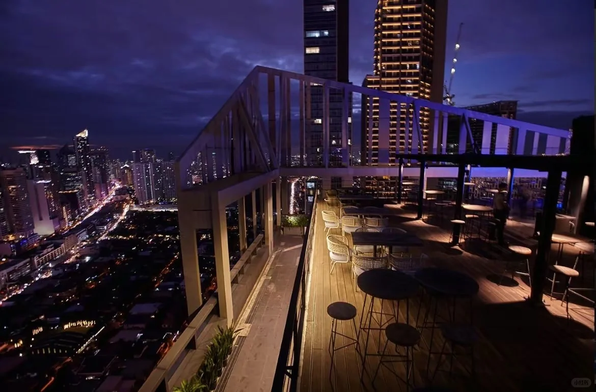 Manila/Luzon-Witness the sunset over Manila at Mizuki Bar Manila?, on the rooftop of I'M Hotel
