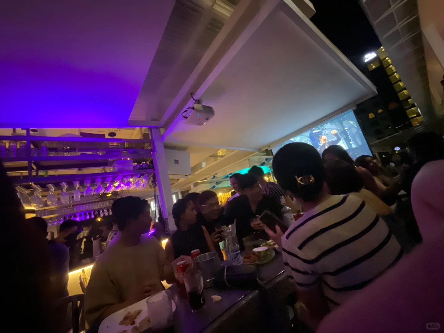 Cebu-Cebu 88m Avenue Bar, a bar with a great atmosphere, suitable for couples