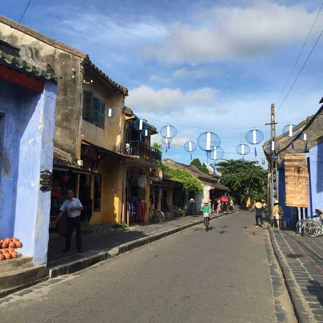Hanoi-Postscript to the erotic massage parlor, we seem to have gone to a shady shop