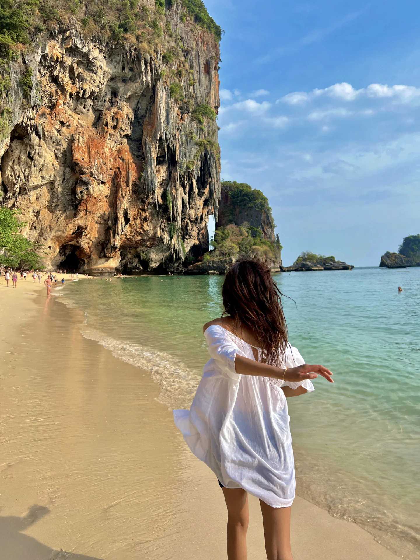 Krabi-Let's take a long-tail boat to Railay Beach? and see the glass sea closest to Krabi