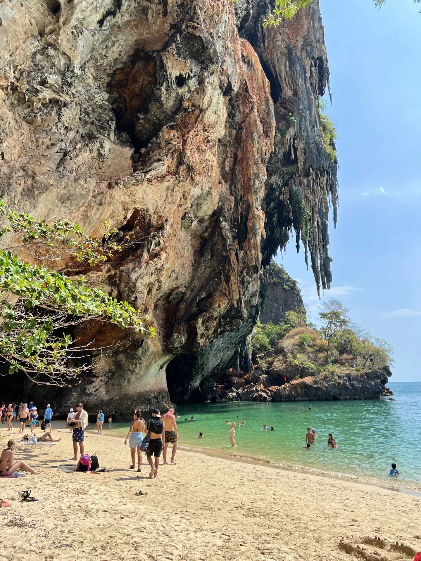 Krabi-Let's take a long-tail boat to Railay Beach? and see the glass sea closest to Krabi