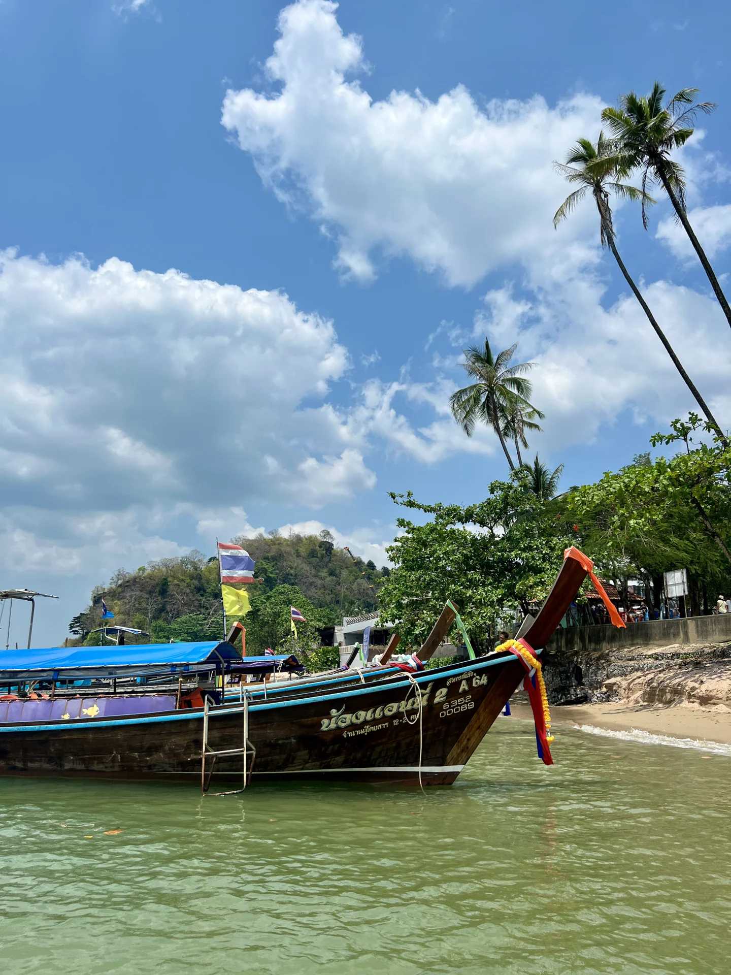 Krabi-Let's take a long-tail boat to Railay Beach? and see the glass sea closest to Krabi