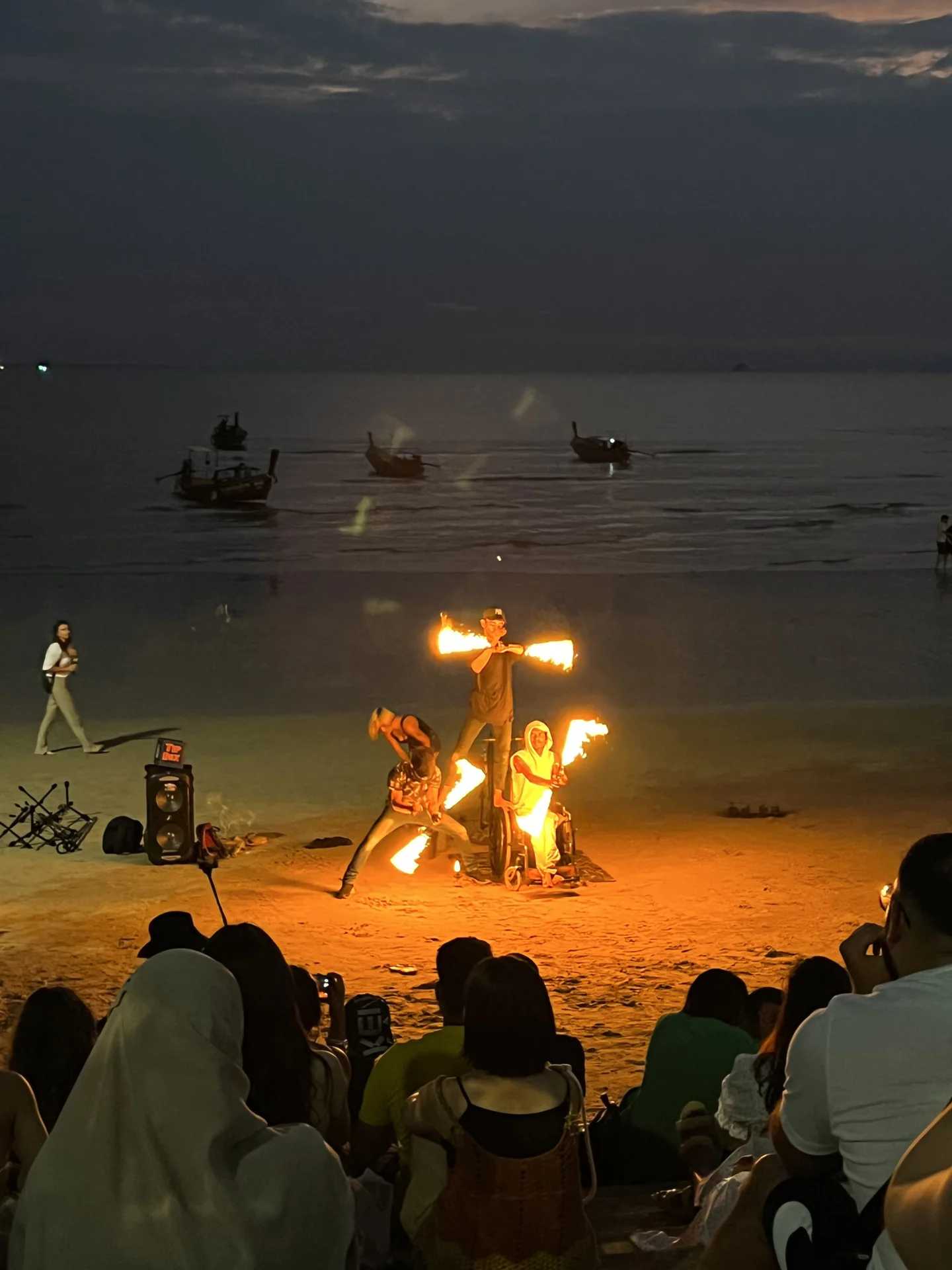 Krabi-Let's take a long-tail boat to Railay Beach? and see the glass sea closest to Krabi