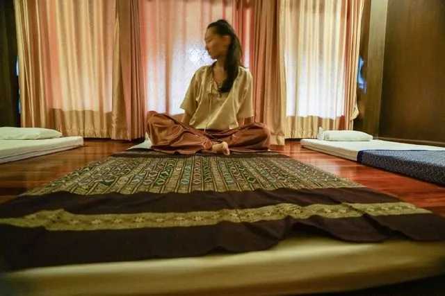 Chiang Mai-Experience Thai massage with a beautiful lady at Chiang Mai Hotel for 1500 baht