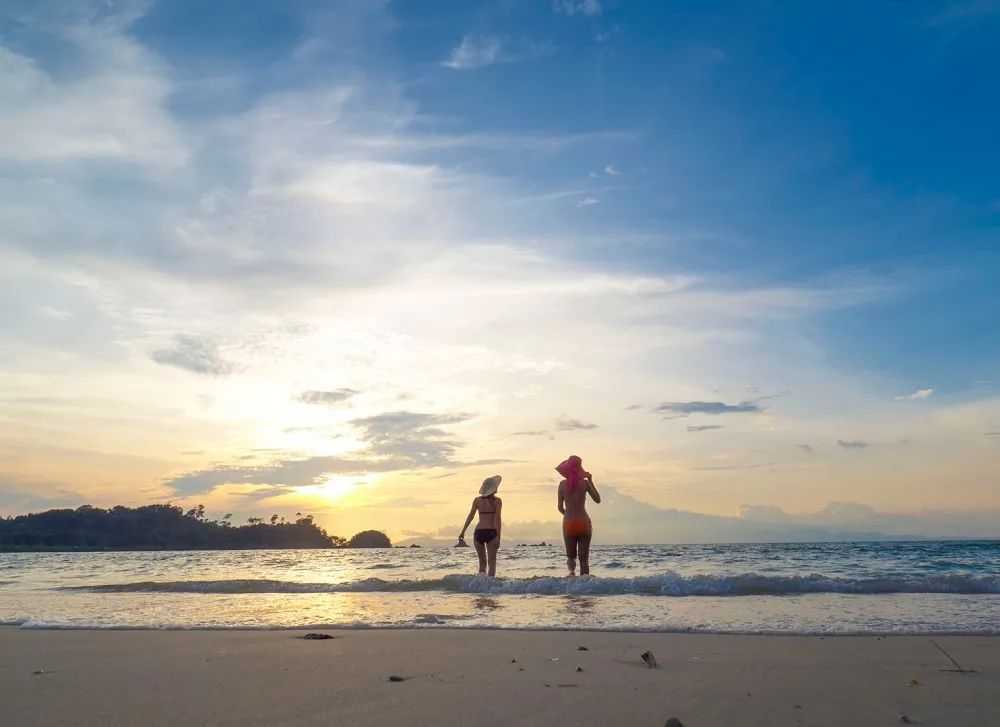 Hua Hin-More and more people are traveling to Hua Hin, with its trendy designs and secluded islands.