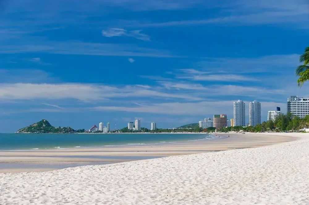 Hua Hin-More and more people are traveling to Hua Hin, with its trendy designs and secluded islands.