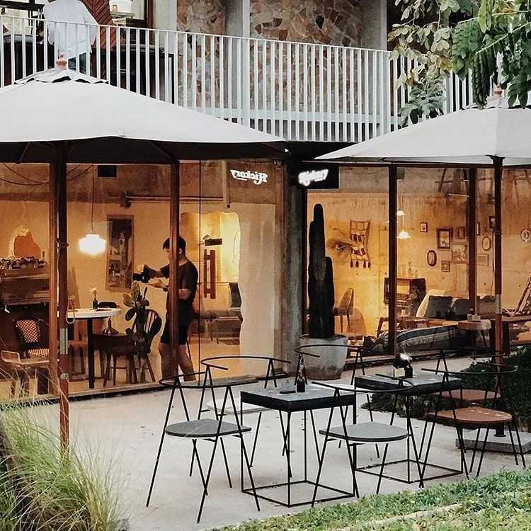 Hua Hin-More and more people are traveling to Hua Hin, with its trendy designs and secluded islands.