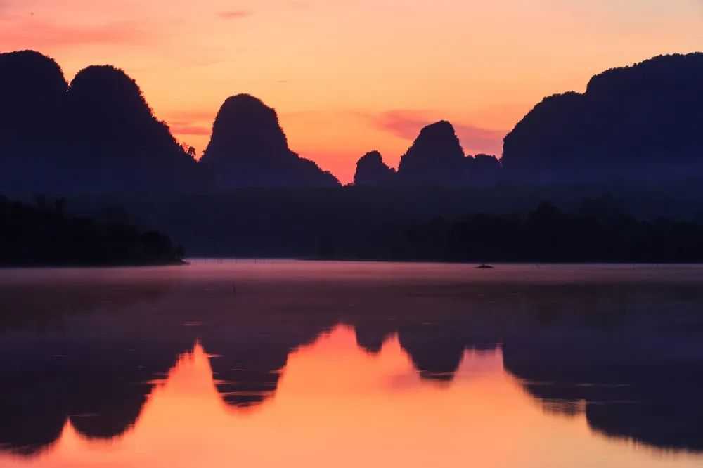Hua Hin-More and more people are traveling to Hua Hin, with its trendy designs and secluded islands.