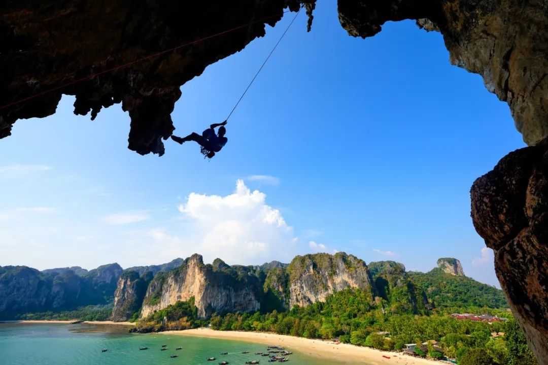Hua Hin-More and more people are traveling to Hua Hin, with its trendy designs and secluded islands.