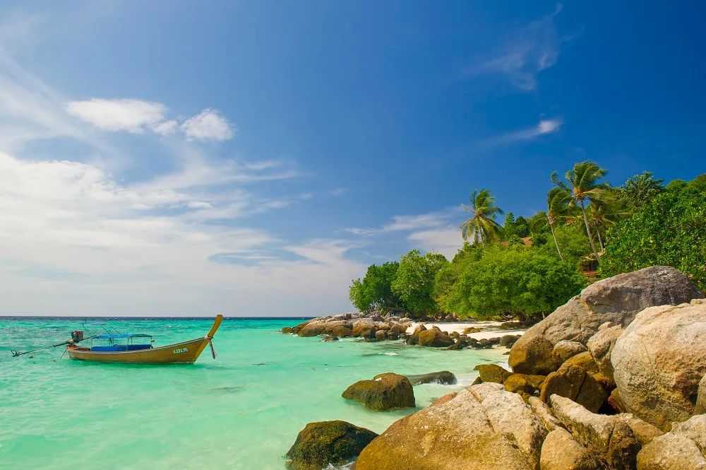 Hua Hin-More and more people are traveling to Hua Hin, with its trendy designs and secluded islands.