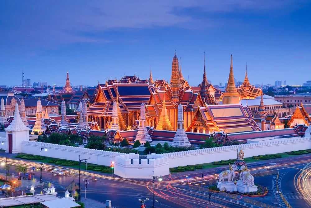 Hua Hin-More and more people are traveling to Hua Hin, with its trendy designs and secluded islands.