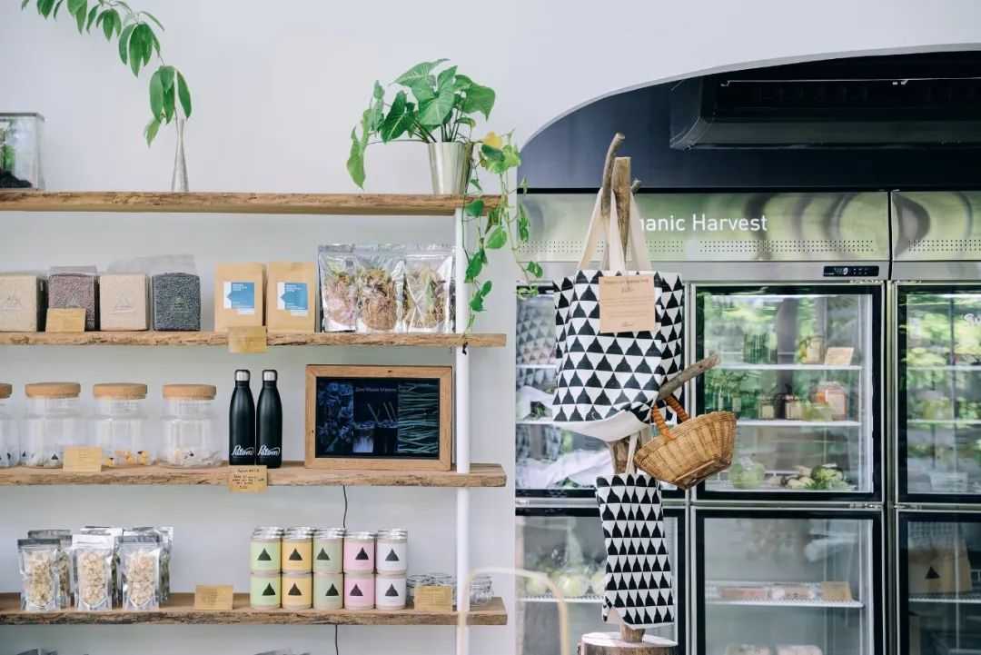 Hua Hin-More and more people are traveling to Hua Hin, with its trendy designs and secluded islands.