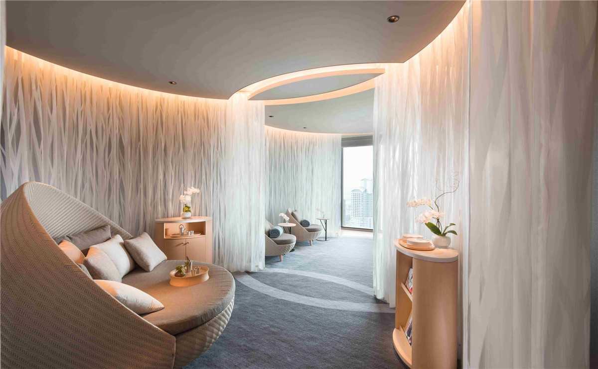 Osaka-Conrad Osaka Spa with 4 treatment rooms, beauty salon and jacuzzi