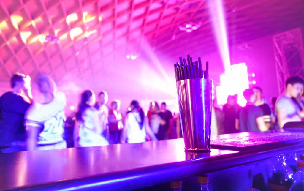 Pattaya-Experience the colorful nightlife of Pattaya and visit the popular bars near Terminal 21