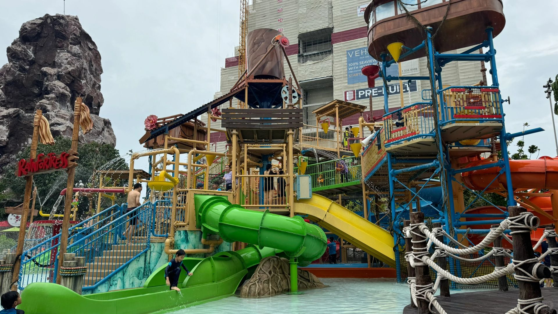 Hua Hin-Hua Hin Holiday Inn Hotel?, a resort with a water park suitable for family travel