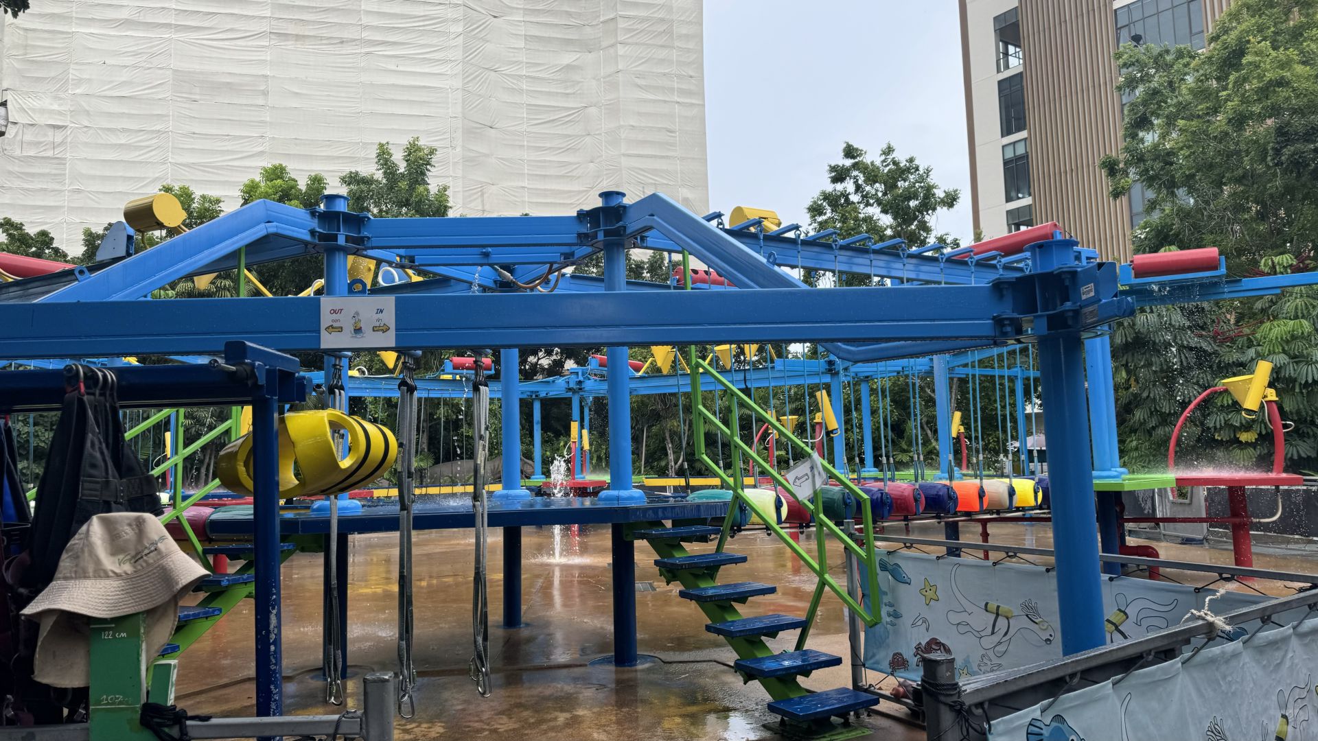 Hua Hin-Hua Hin Holiday Inn Hotel?, a resort with a water park suitable for family travel