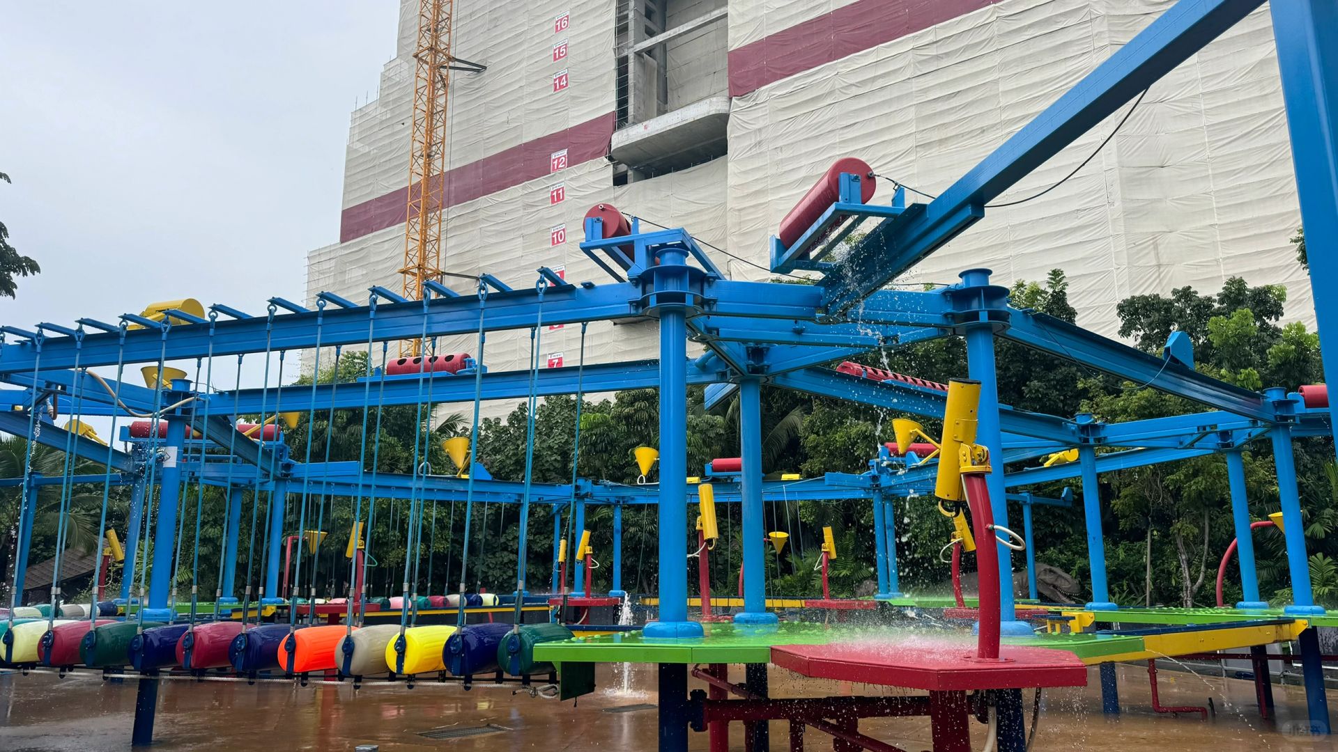 Hua Hin-Hua Hin Holiday Inn Hotel?, a resort with a water park suitable for family travel