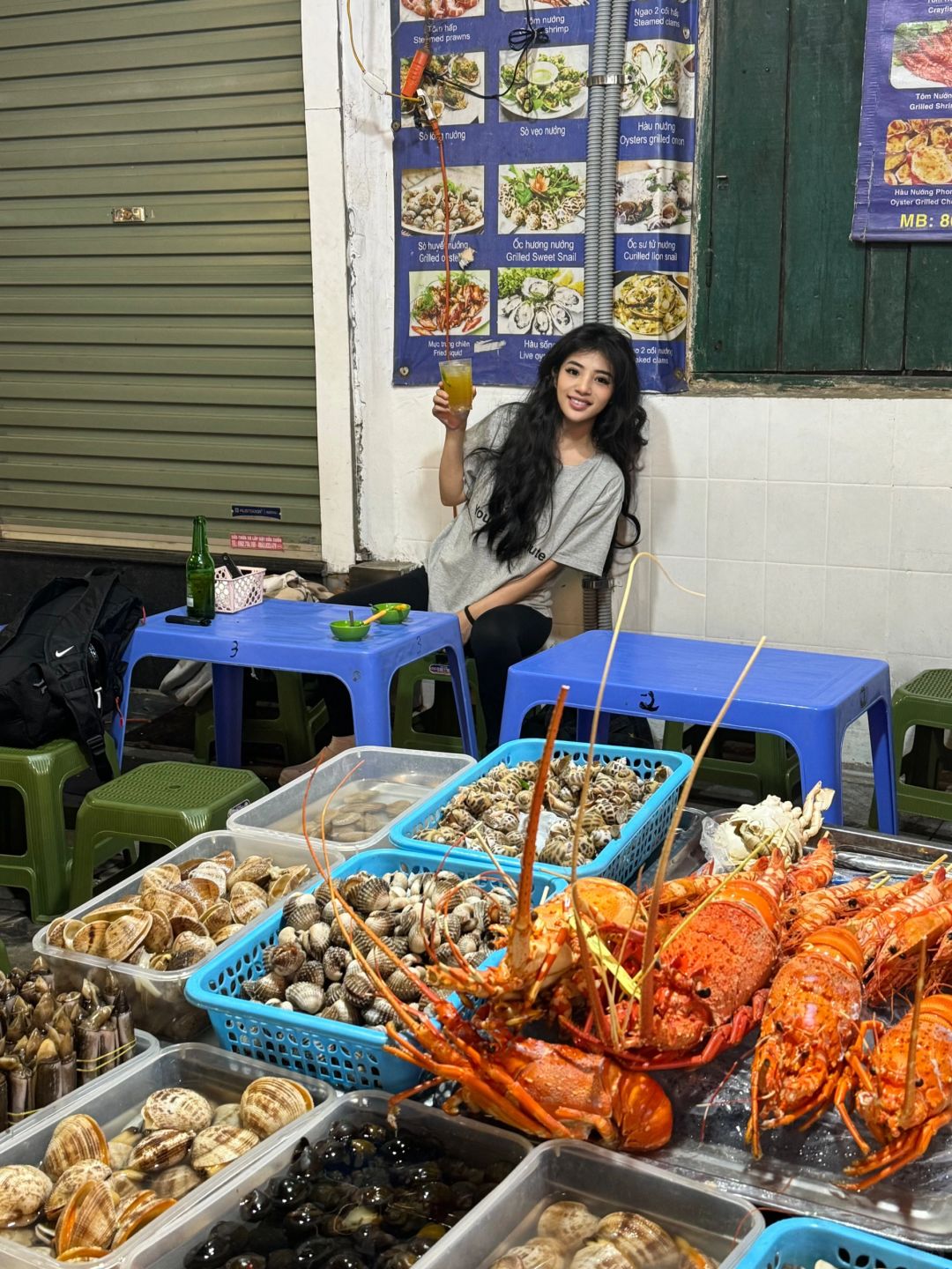 Hanoi-Ghẹ Hấp Xuân Xuân 37 Hàng Giầy?, seafood roadside food recommended by locals