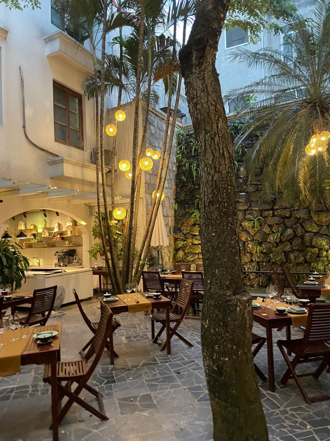 Hanoi-Hanoi Garden Restaurant?, French architectural style and delicious food