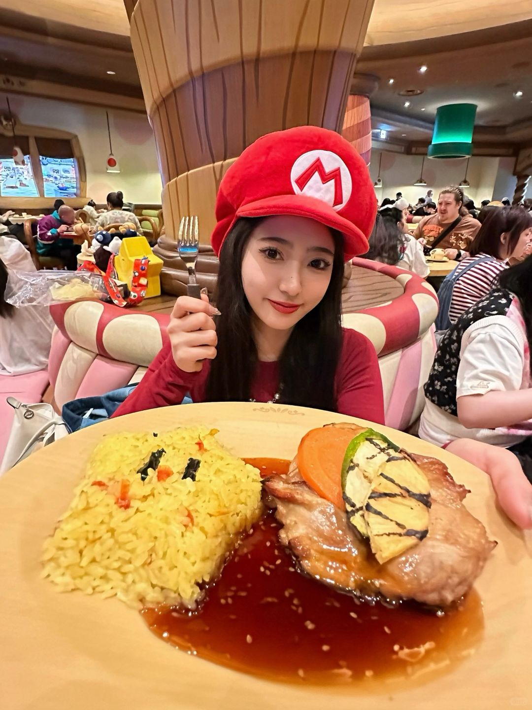 Osaka-Traveling to Universal Studios Osaka?, taking photos with lots of Mario