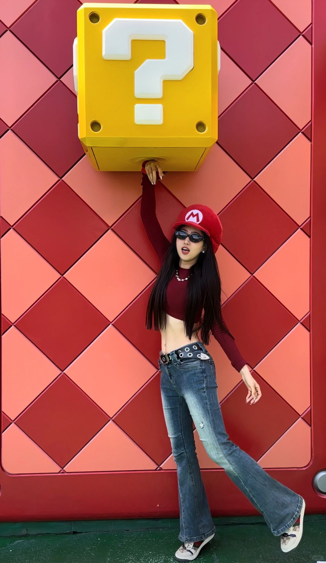 Osaka-Traveling to Universal Studios Osaka?, taking photos with lots of Mario