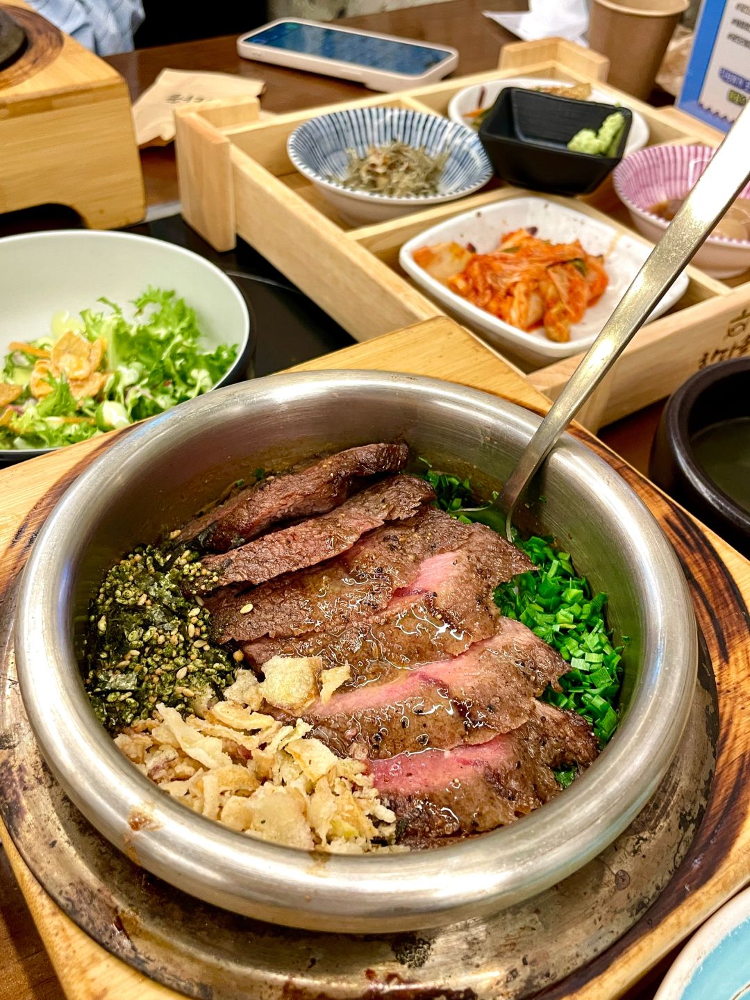 Busan/Jeju-Busan Handasot Bibimbap?️, a perfect combination of rice, meat and vegetables