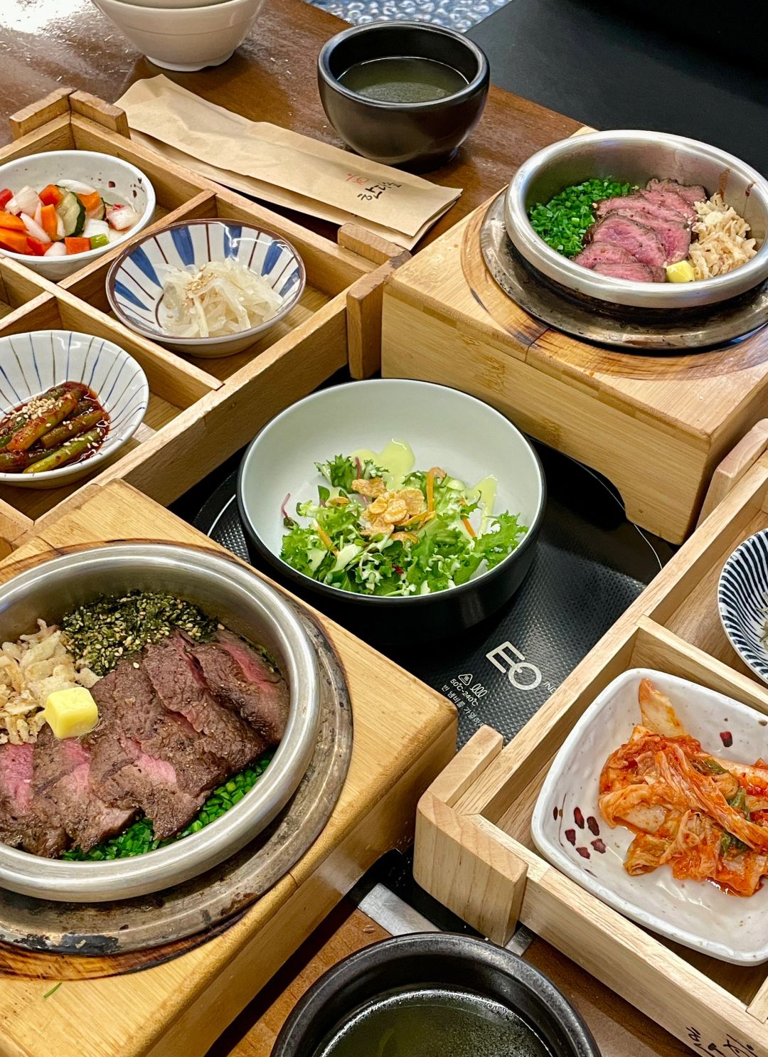Busan/Jeju-Busan Handasot Bibimbap?️, a perfect combination of rice, meat and vegetables