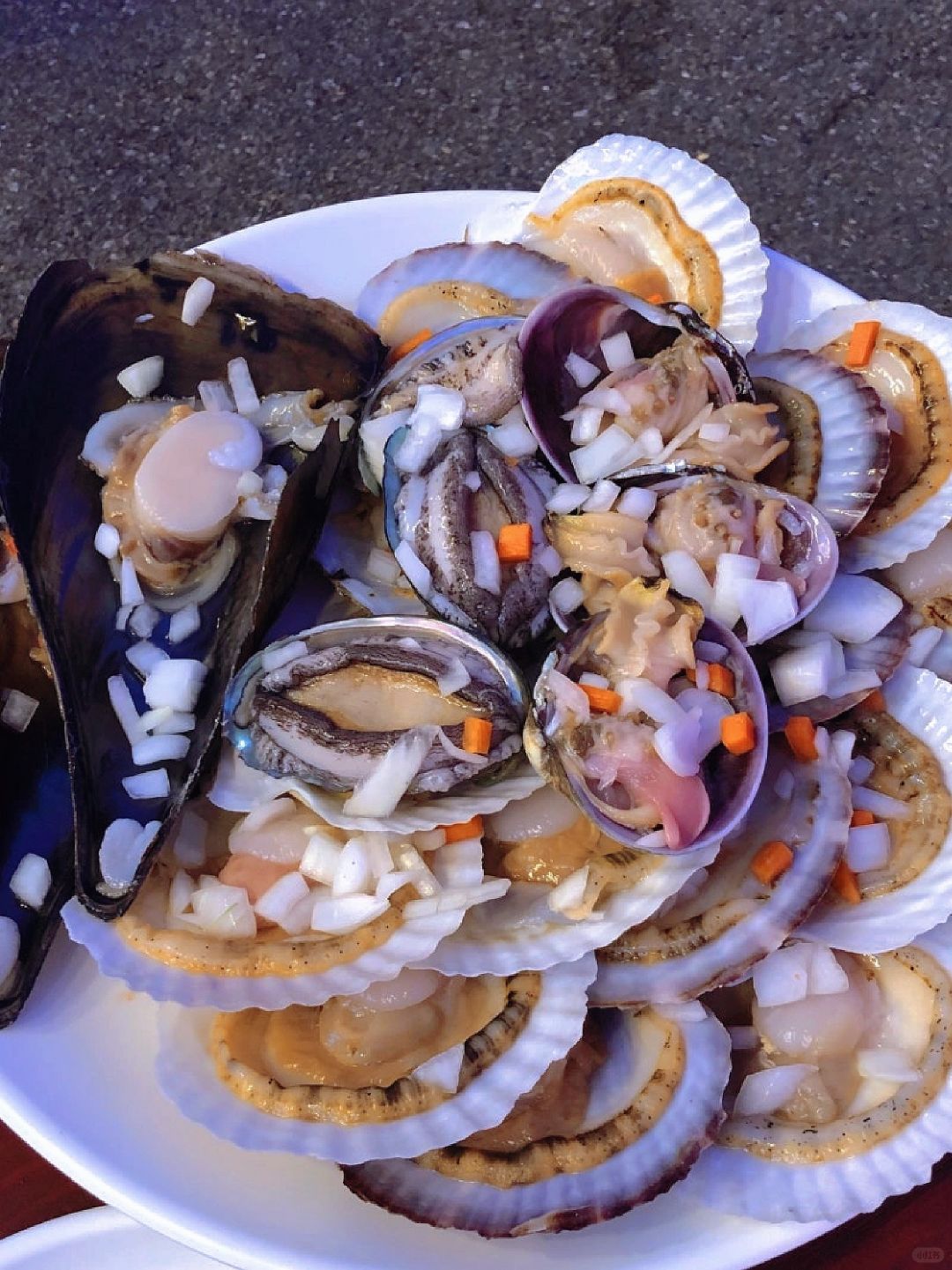 Busan/Jeju-Eat grilled scallops while looking at the sea at the Haeundae 해운대 미포끝집 restaurant in Busan