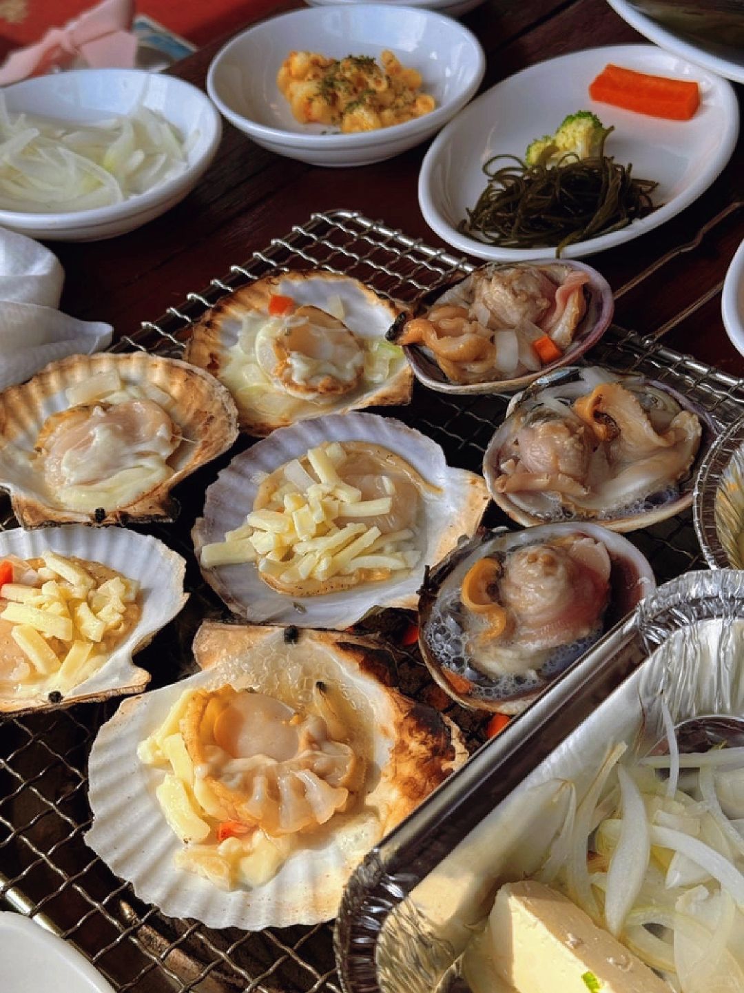 Busan/Jeju-Eat grilled scallops while looking at the sea at the Haeundae 해운대 미포끝집 restaurant in Busan