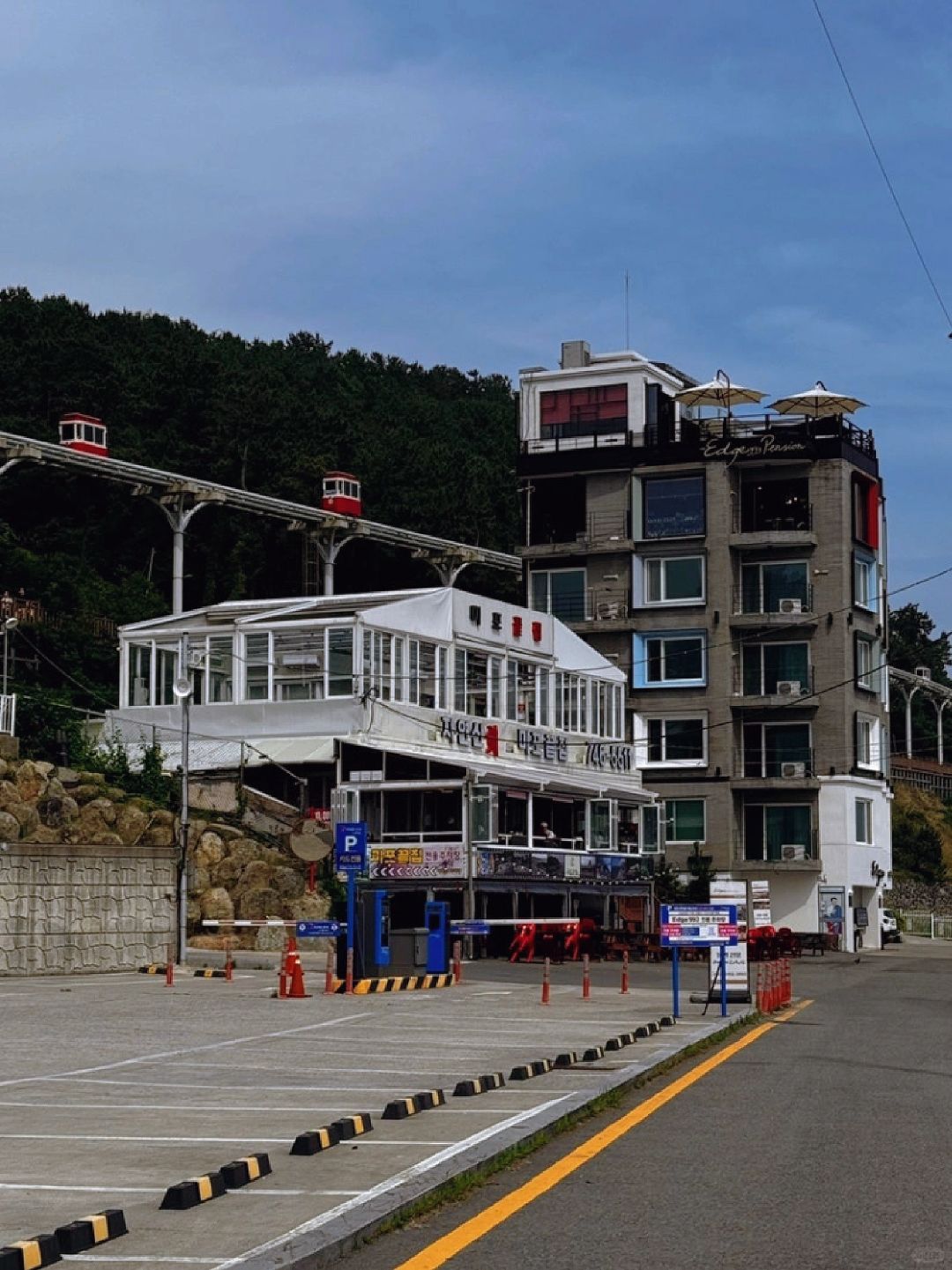Busan/Jeju-Eat grilled scallops while looking at the sea at the Haeundae 해운대 미포끝집 restaurant in Busan