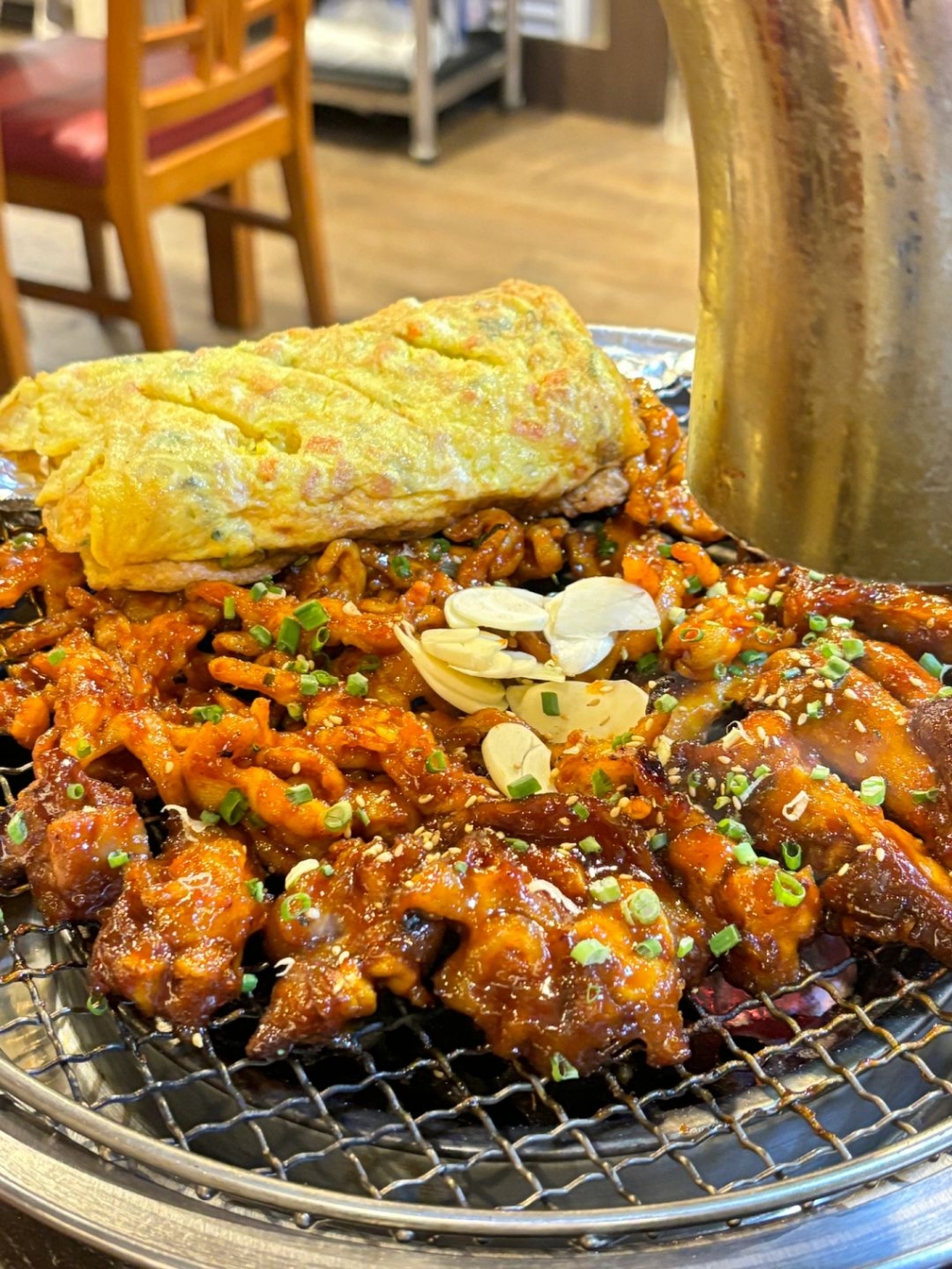 Seoul-Seoul Fire Chicken Restaurant?, grilled chicken feet and grilled pig's trotters are very delicious
