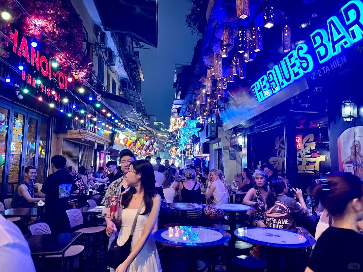 Hanoi-Experience the romantic feelings of Hanoi Bar Street and stroll in the charming night