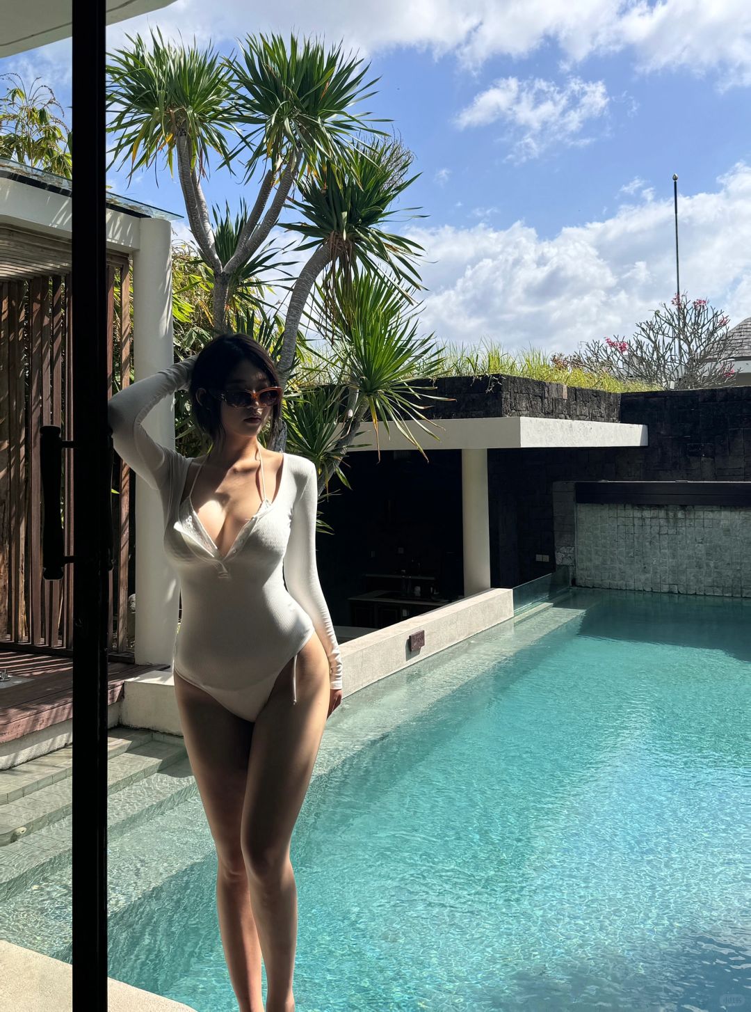 Bali-Berry Amour Romantic Villas Resort in Bali, the petal pool is very beautiful